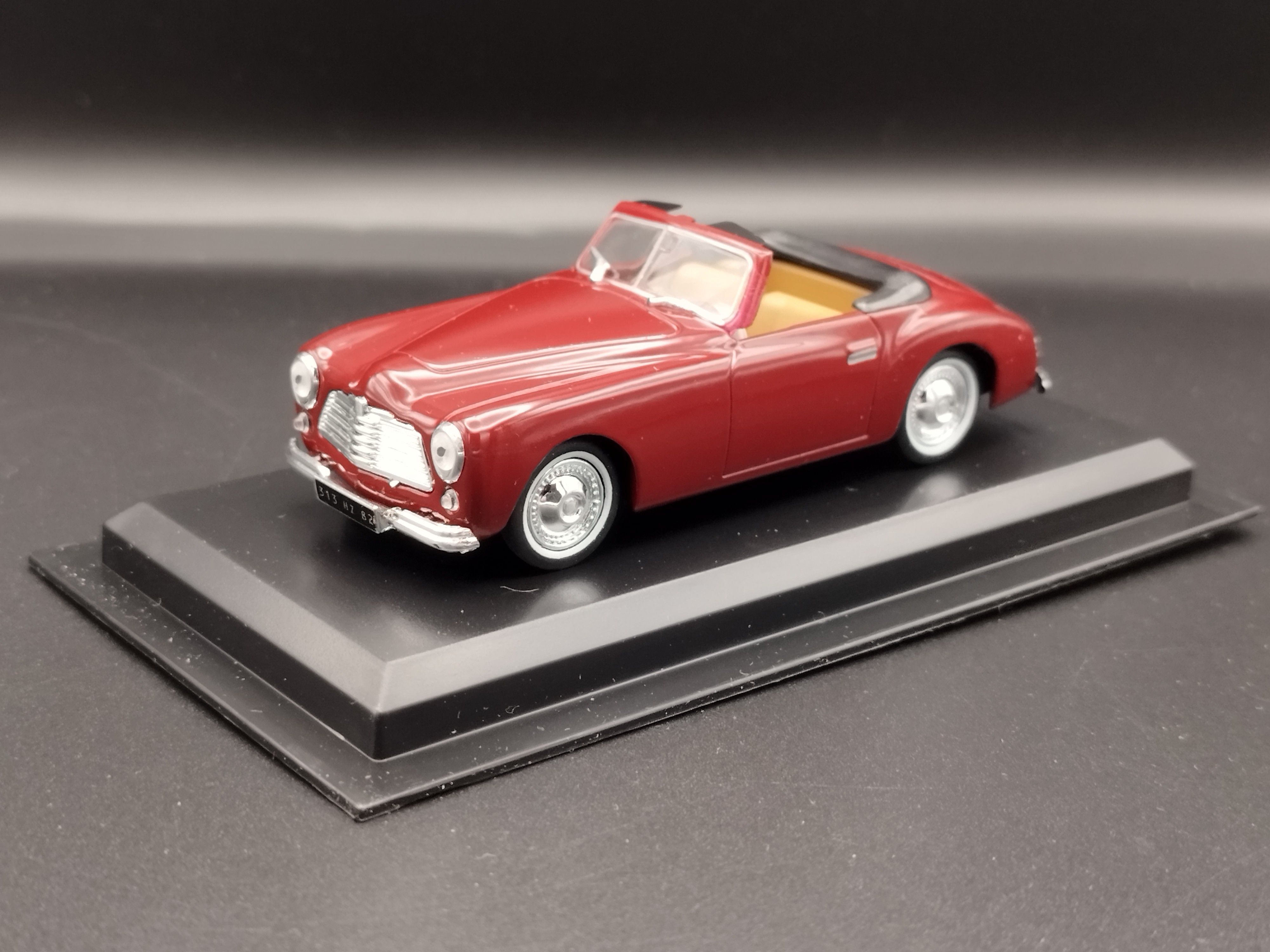 1:43 AmerCom 1949 Simca 8 Sport model używany