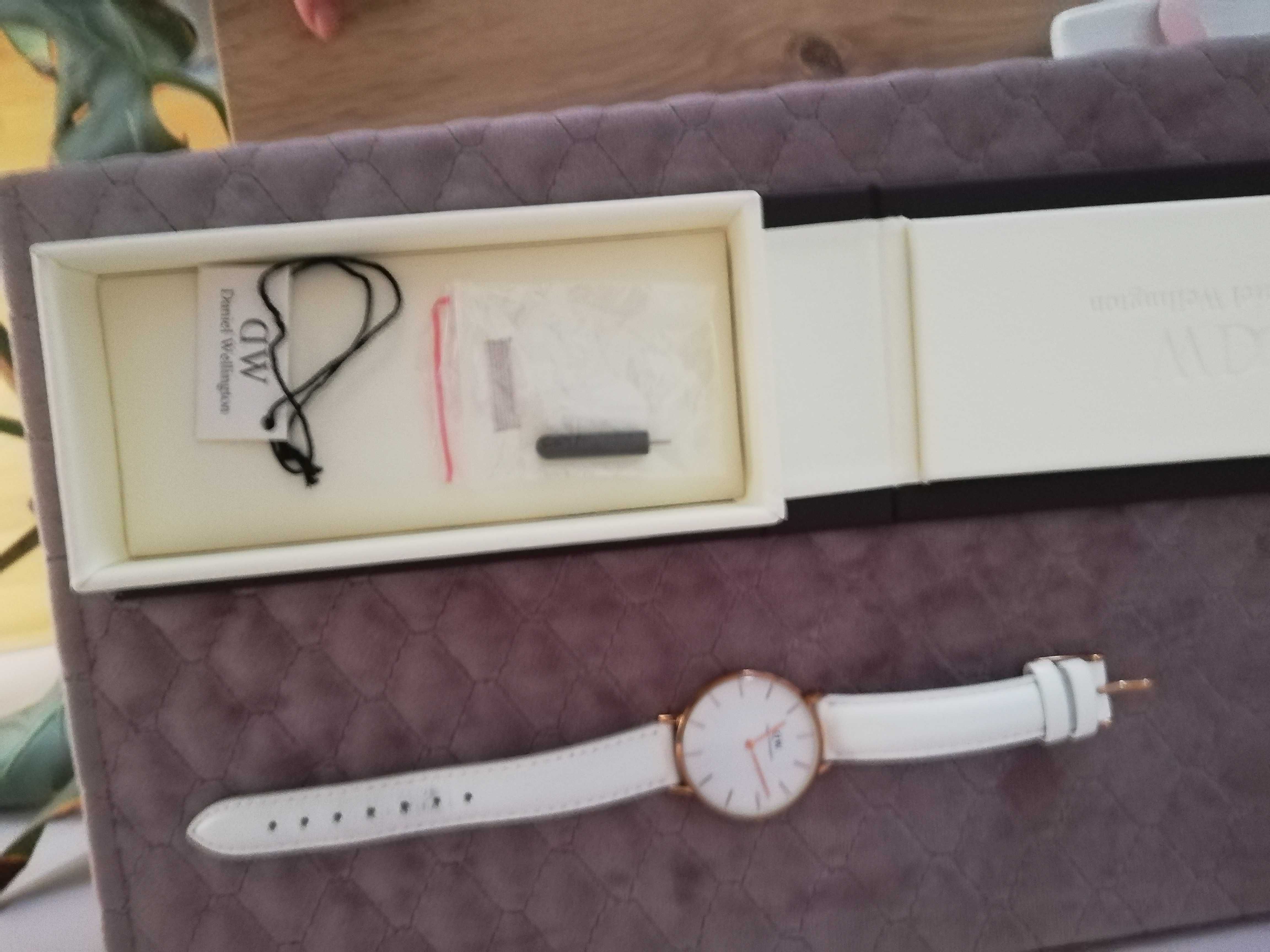 Zegarek Daniel Wellington bialy pasek
