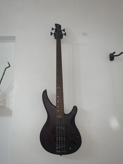 Baixo Yamaha TRBX504 Fretless