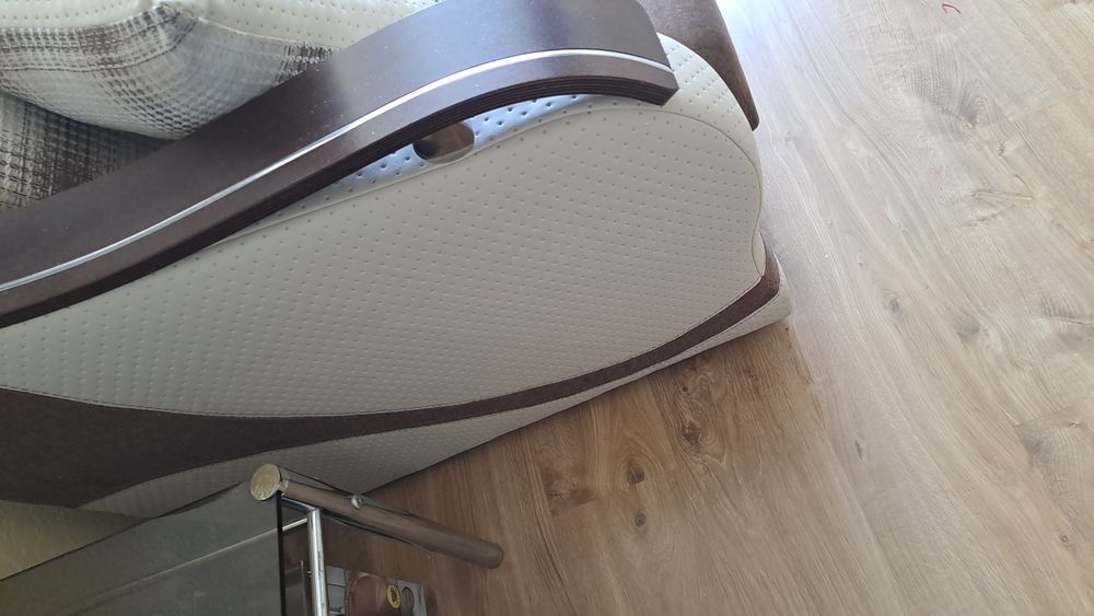 Kanapa rozkładana z pojemnikiem.