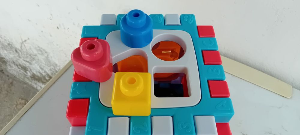 Cubo desmontável interativo infantil