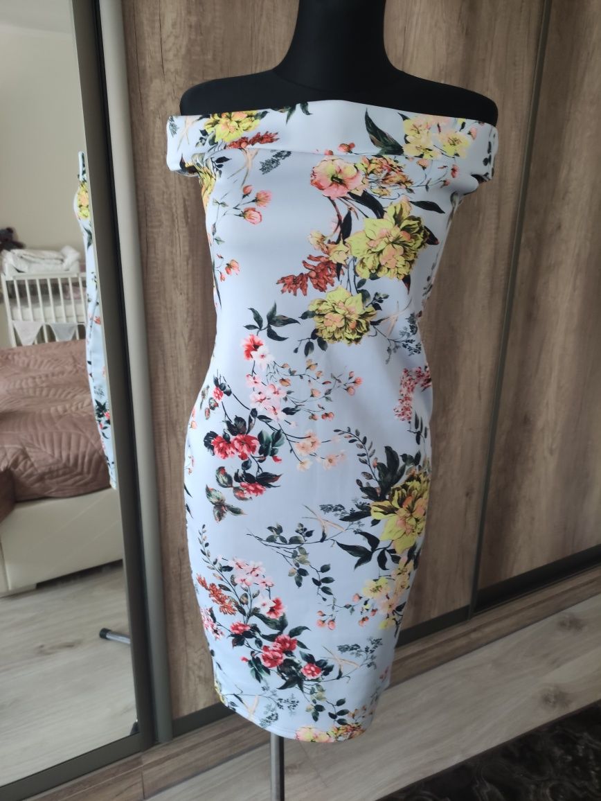 Sukienka nowa boohoo M 38 10 L 40 12 w kwiaty opadające ramiona hiszpa