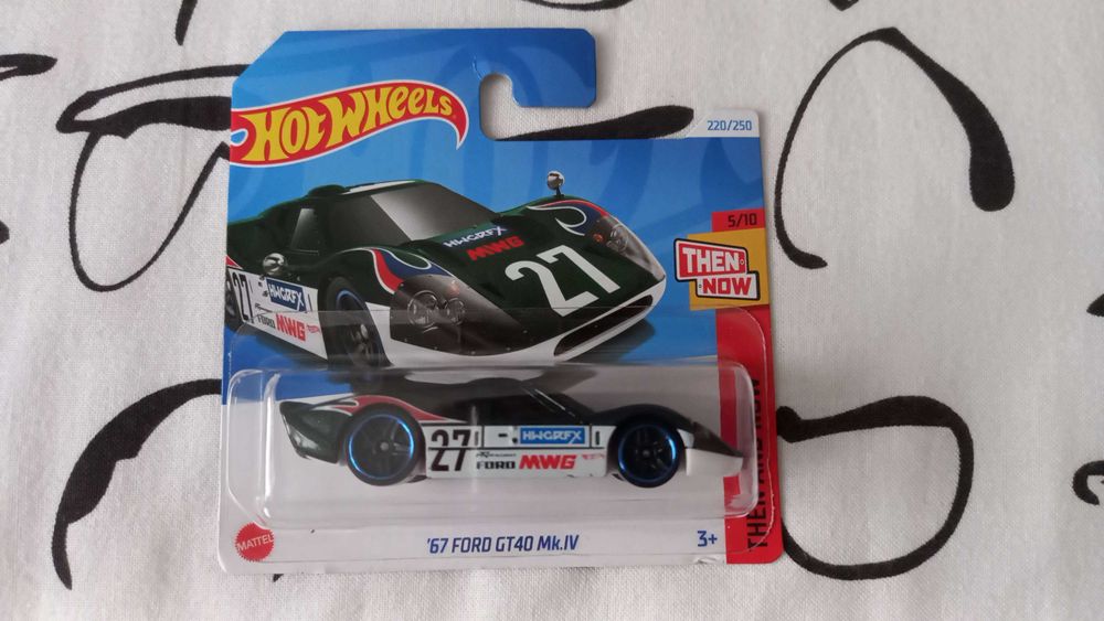 Carros da hotwheels novos e selados.