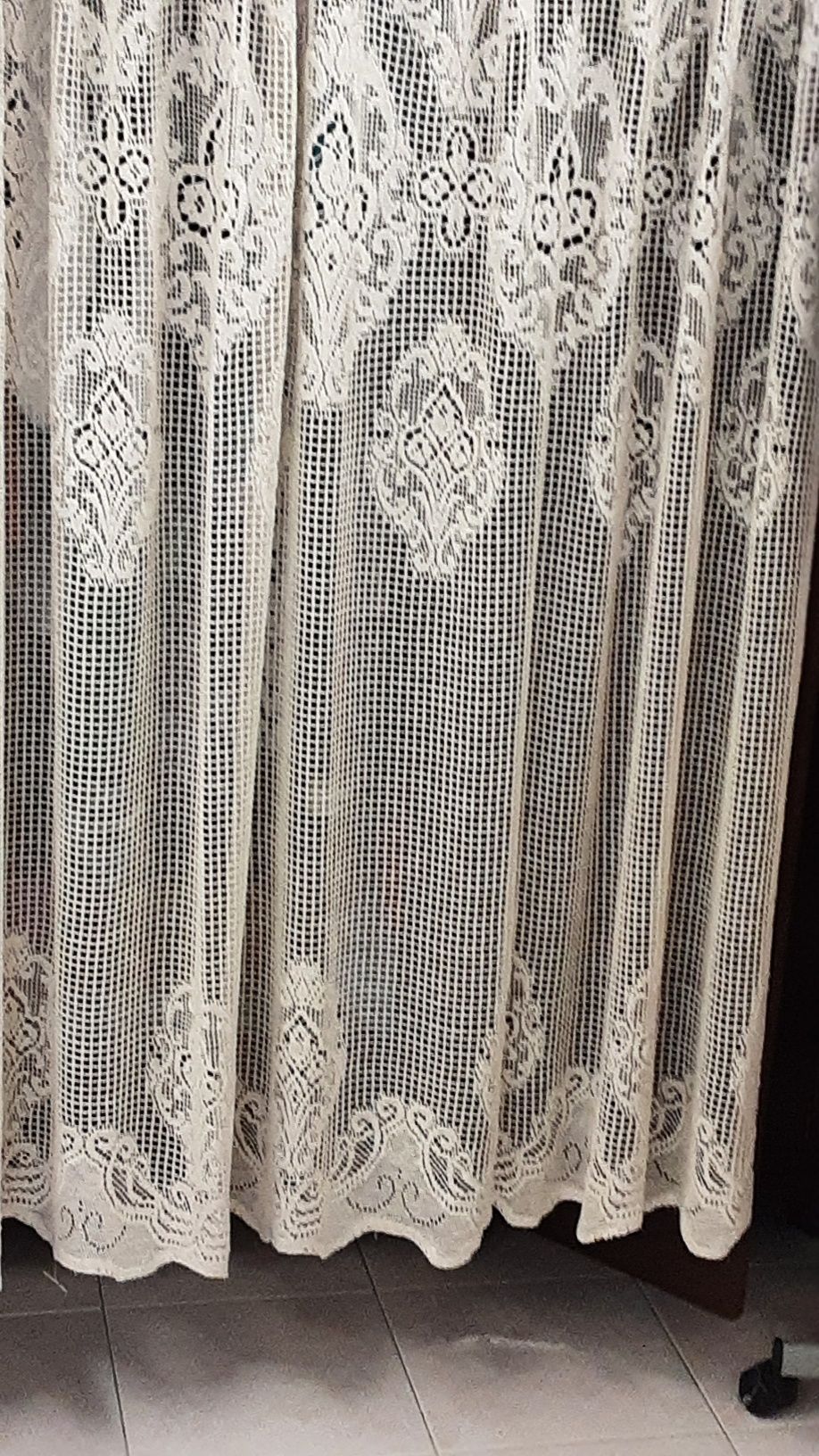 Cortinado  rendado bêje  para janela