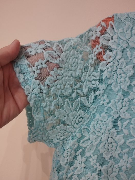 Miętowa koronkowa wizytowa sukienka Joanna Hope