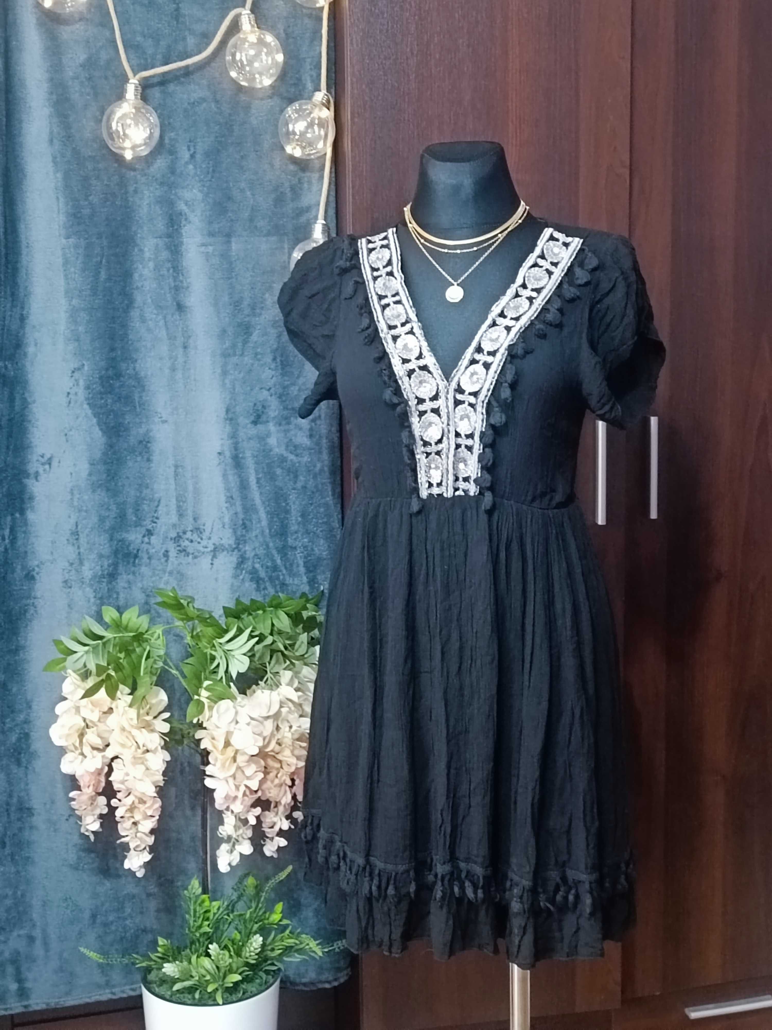 Piękna sukienka w stylu boho w kolorze czarnym