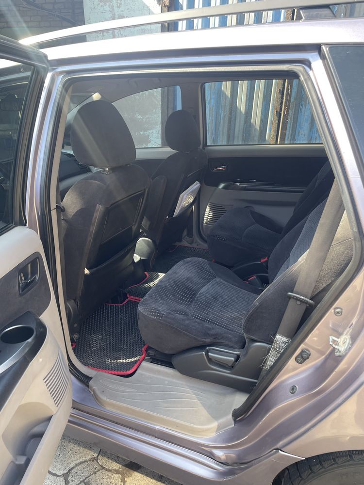 Mitsubishi Grandis 2.4 автомат