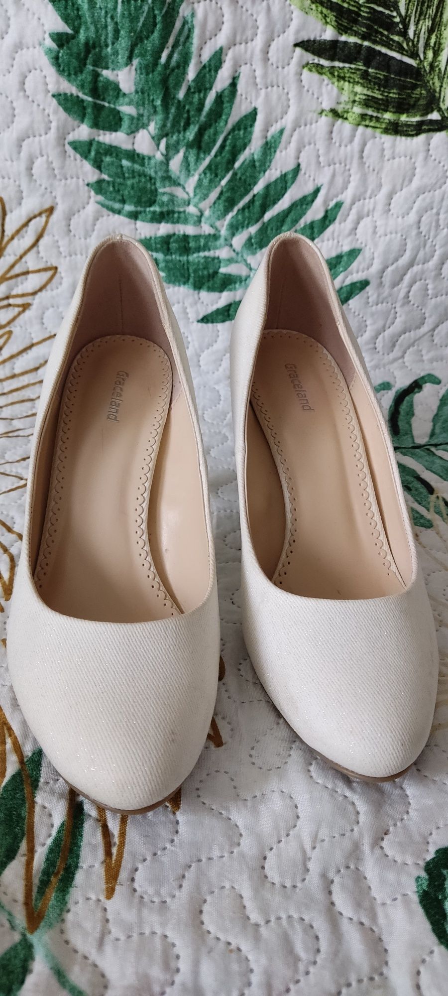 Buty szpilki eleganckie ecru 40 .Obcas-9cm.Deichmann