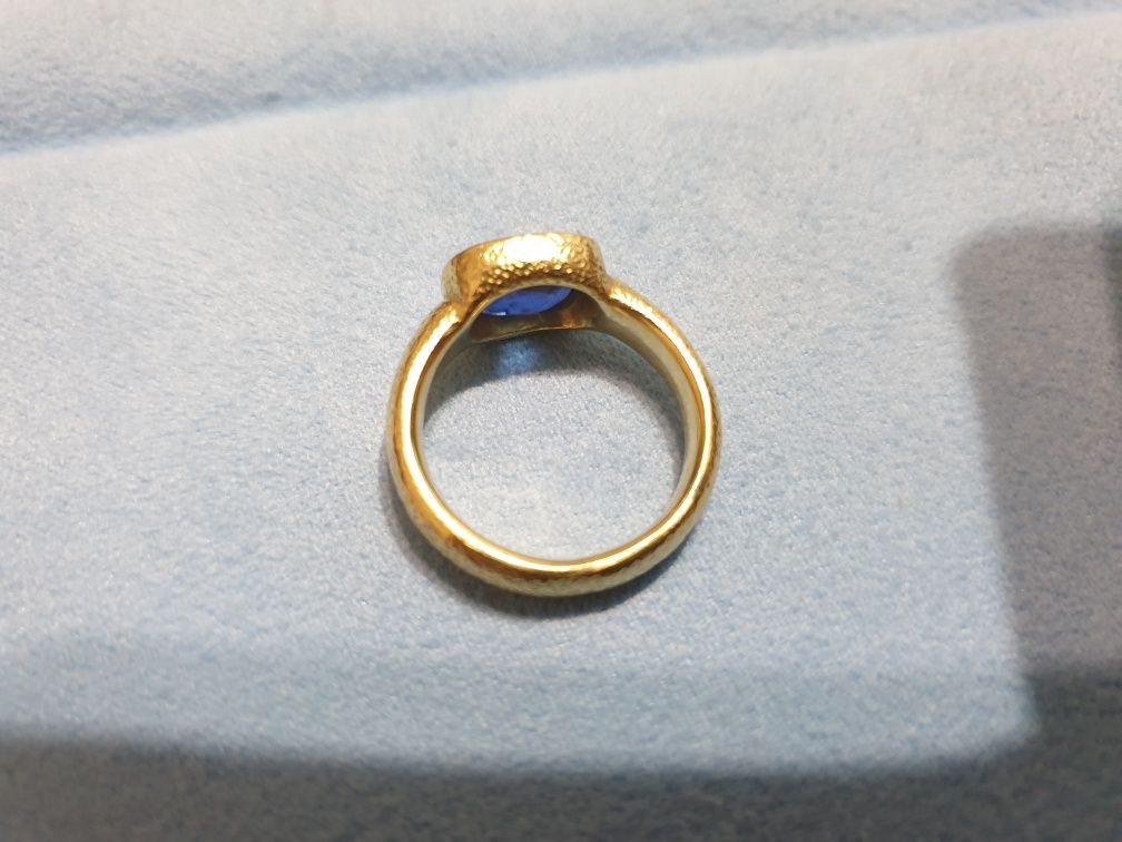 Золотое кольцо с натуральным сапфиром