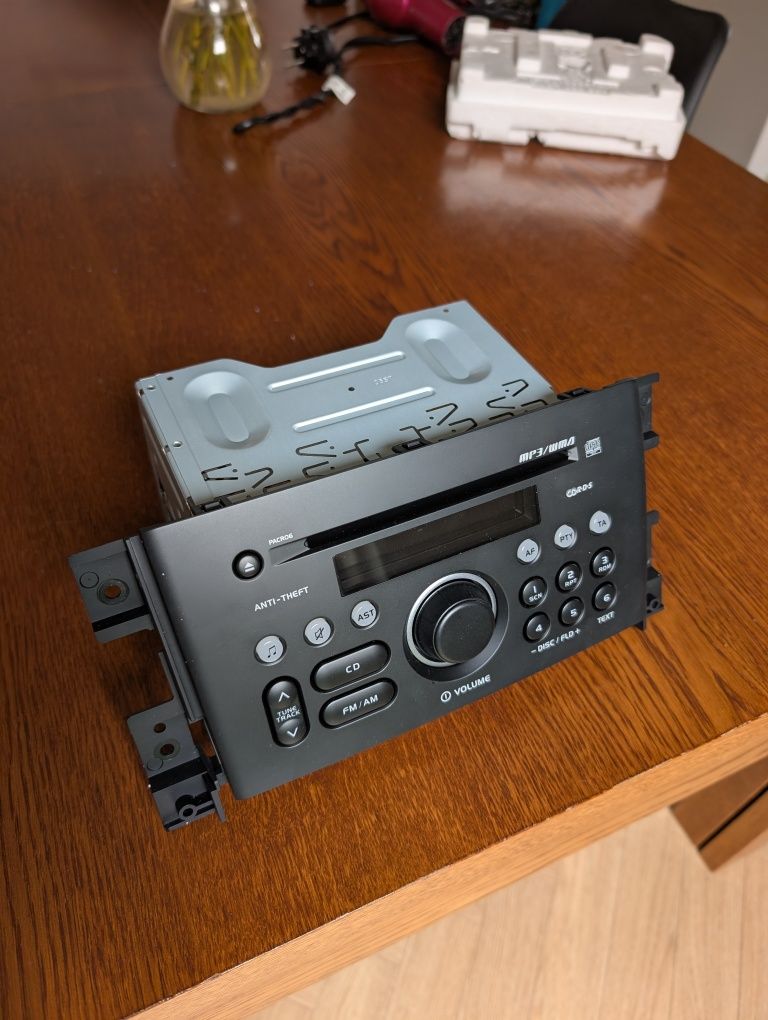 Fabryczne radio Grand Vitara II (praktycznie nowe)