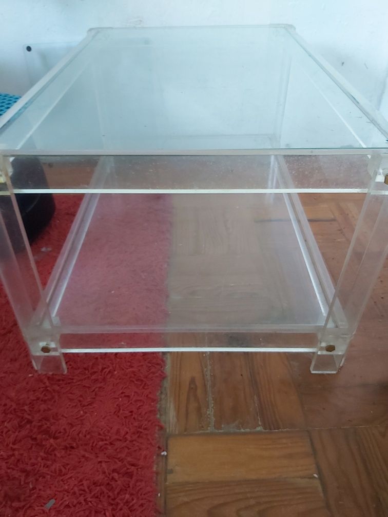 Mesa em acrílico