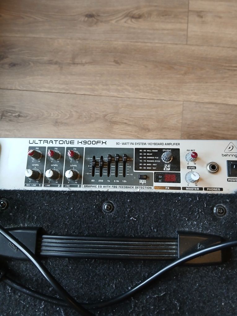 Wzmacniacz. Behringer K900FX