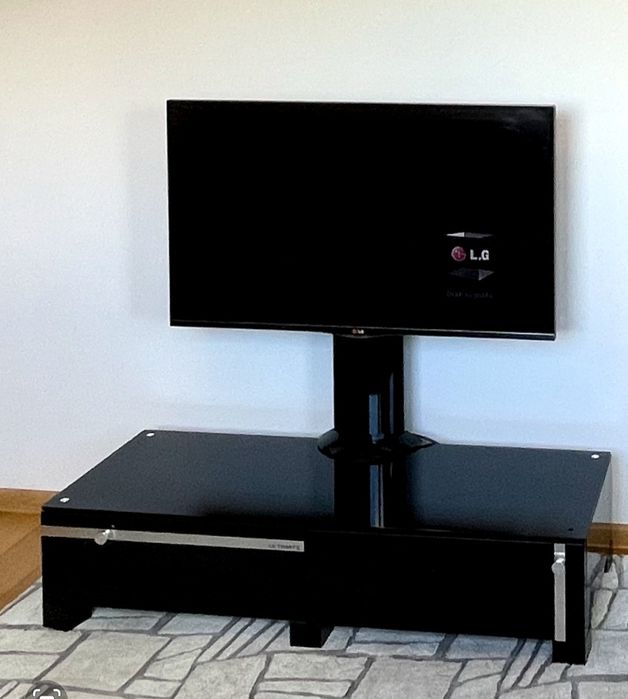 Szafka RTV z telewizorem Lg