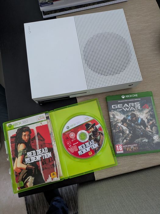 Xbox One com acessórios e jogos