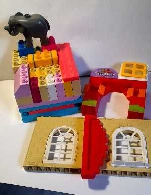 строительный пластмассовый конструктор дом слона