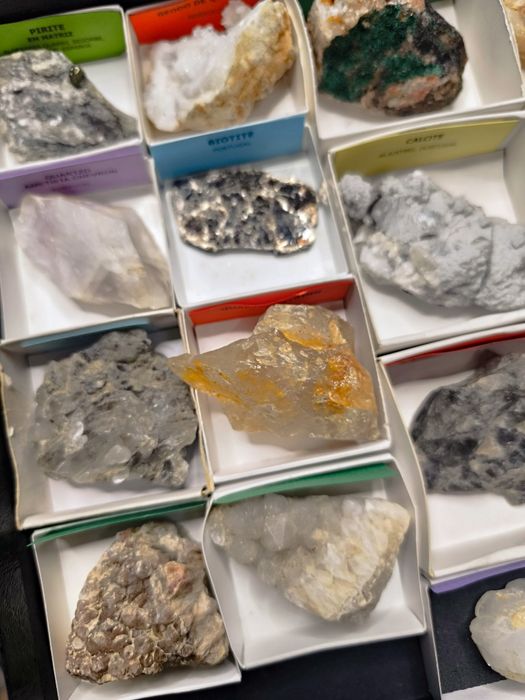 Conjunto de 17 minerais