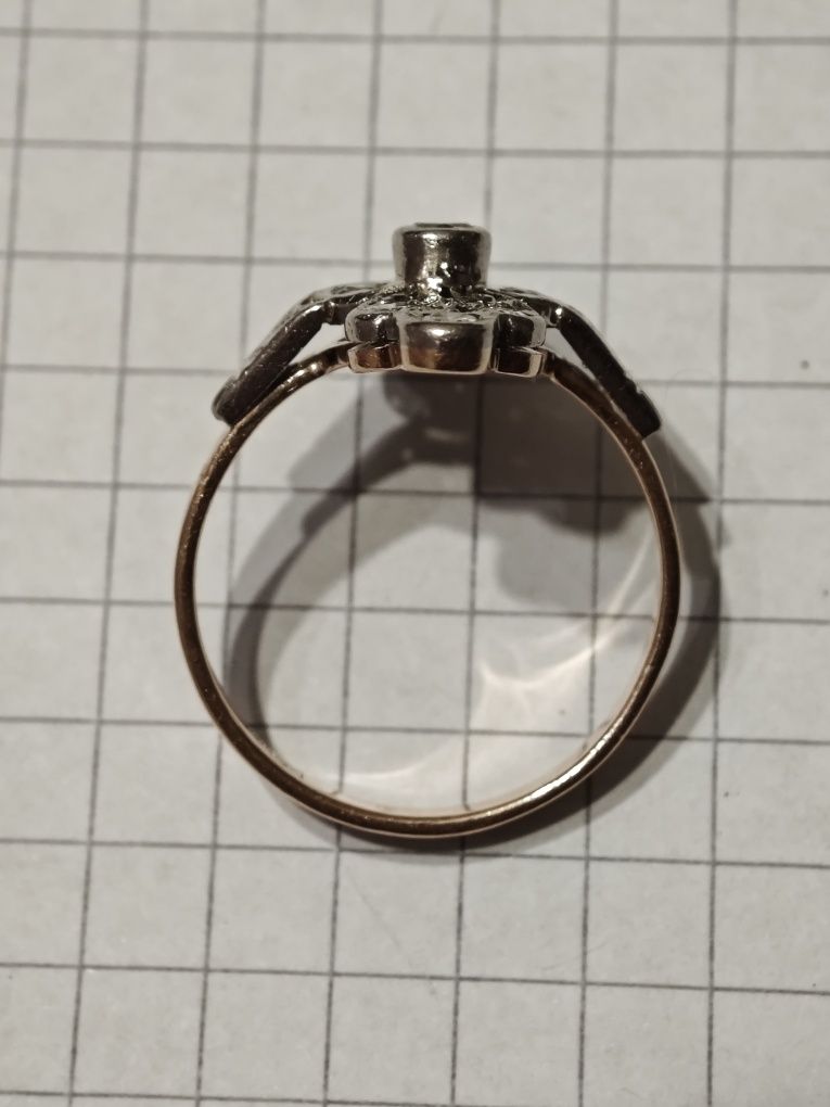 Золота каблучка, з діамантами 0.58 ct, 585 проба.