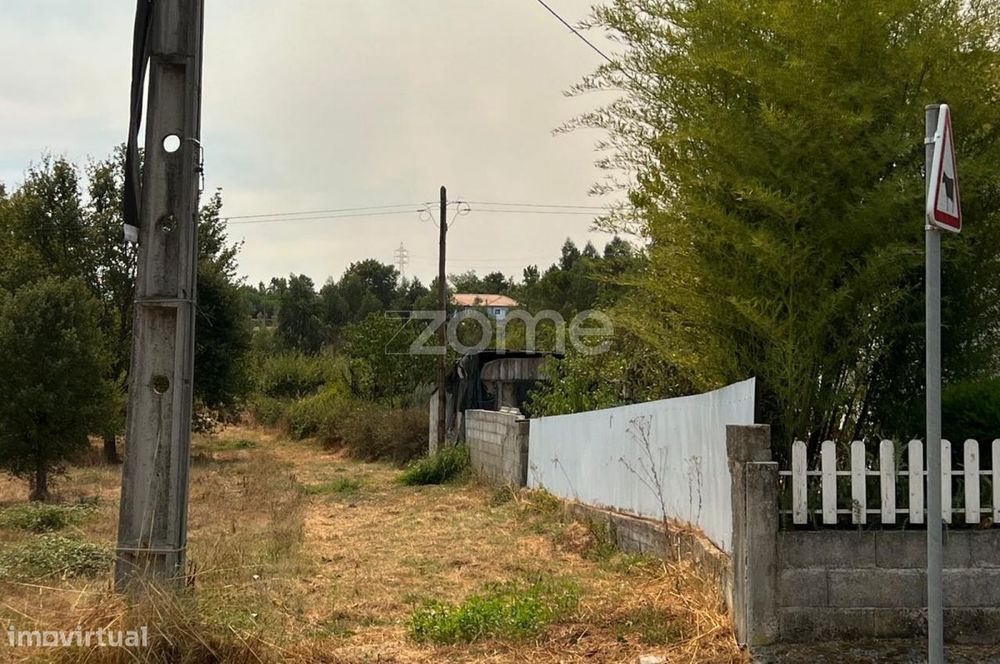 Terreno para construção e exploração agrícola em Paranhos da Beira...