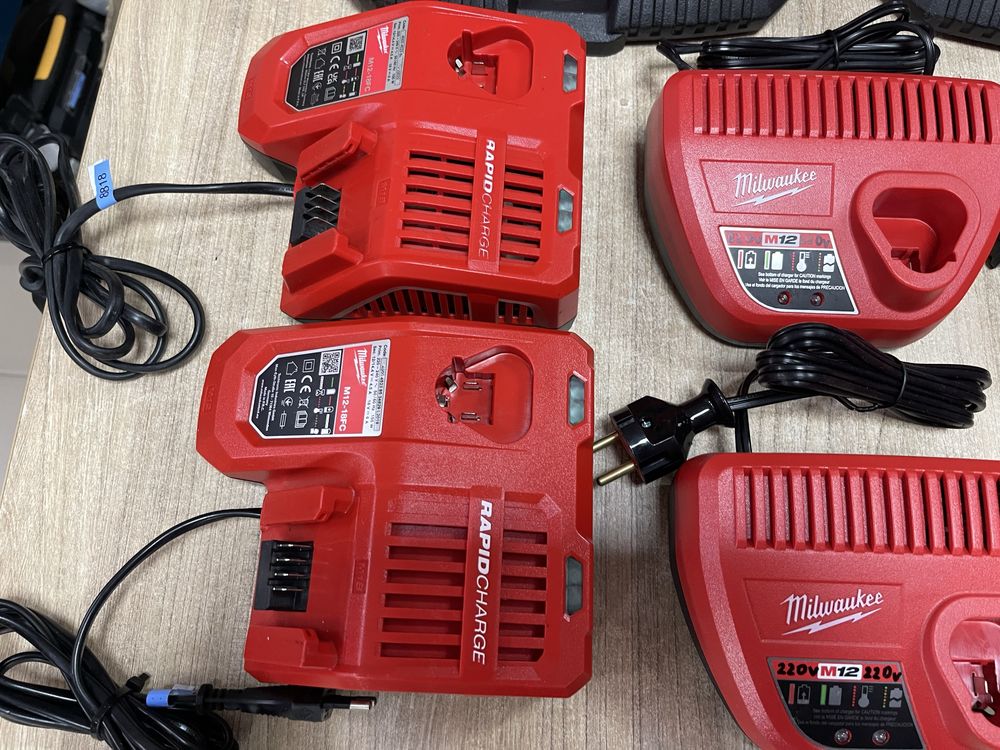Milwaukee M18  зарядні пристрої Мілвокі