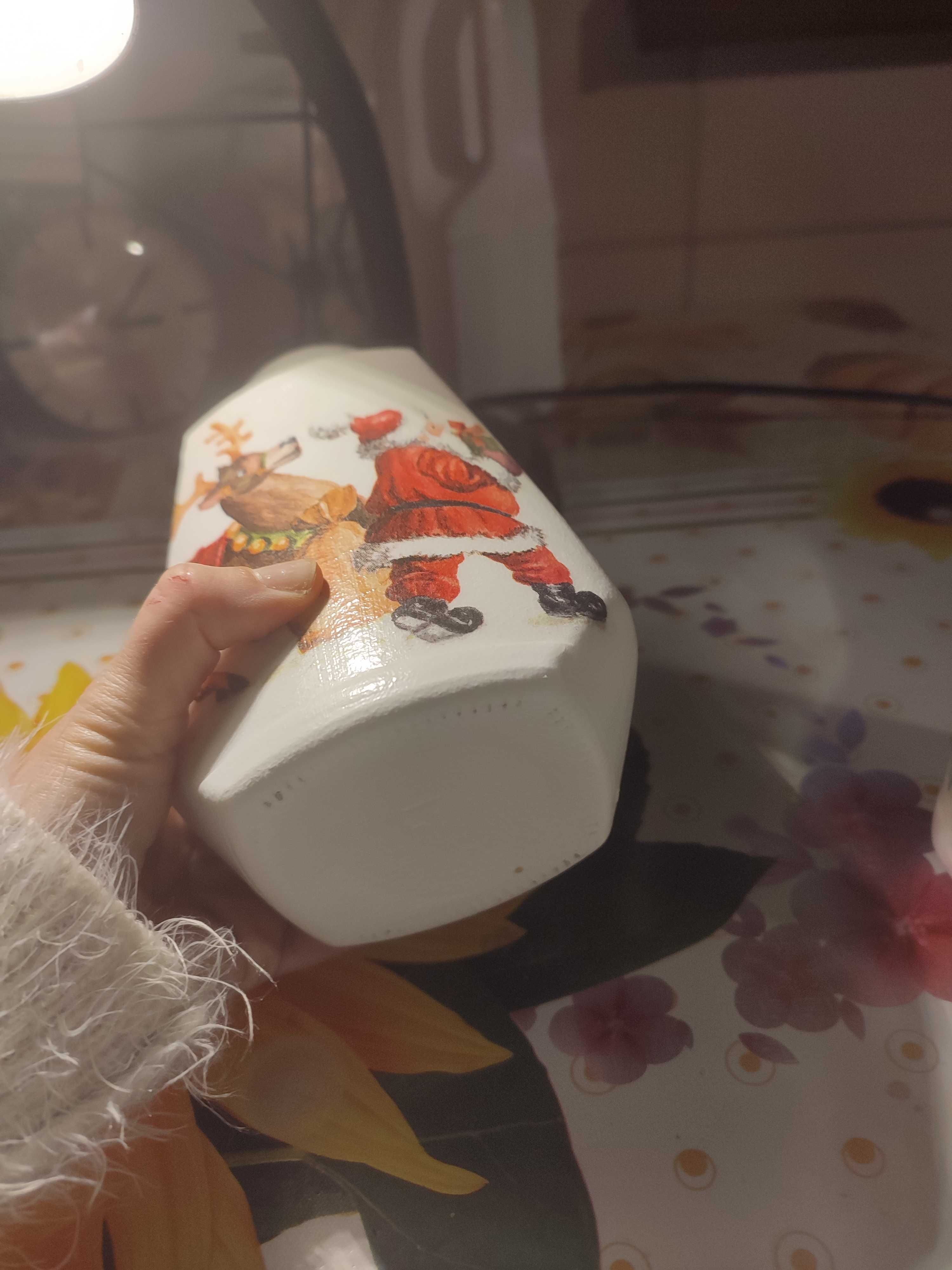 Wazon decoupage, w Mikołaja i renifera