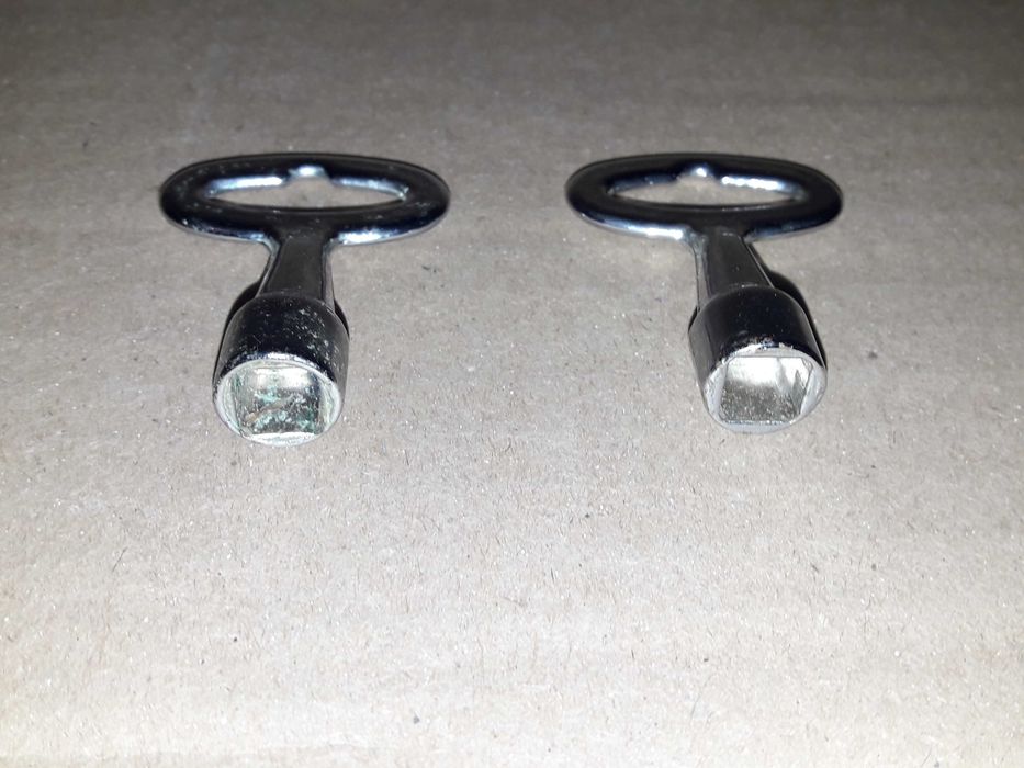 2 x KLUCZ SKRZYNKI ENERGETYCZNEJ itp.  kwadratowy 4-kątny