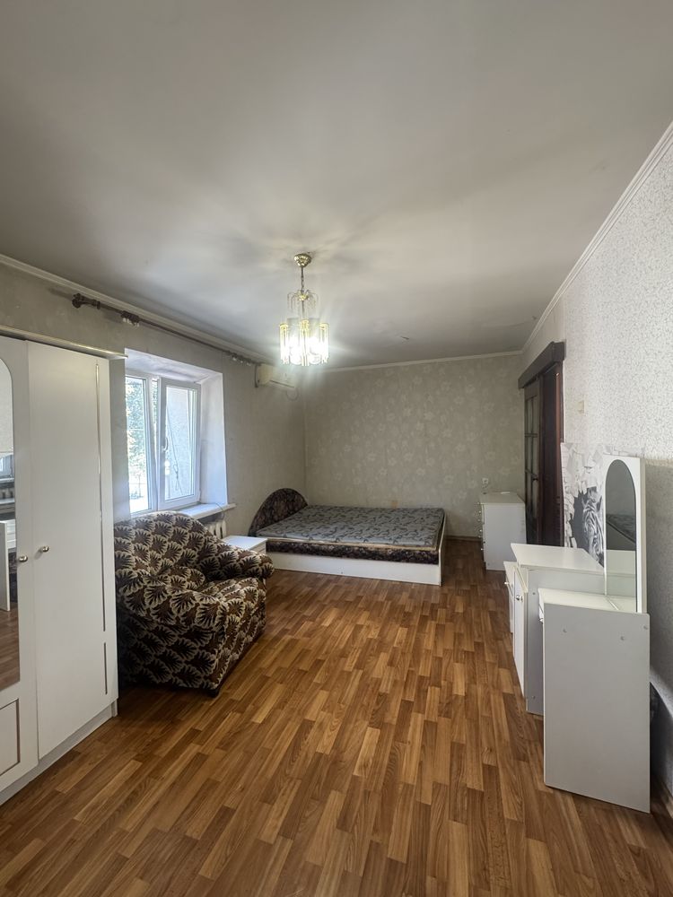 Продам однокомнатную квартиру в начале пр. Слобожанского