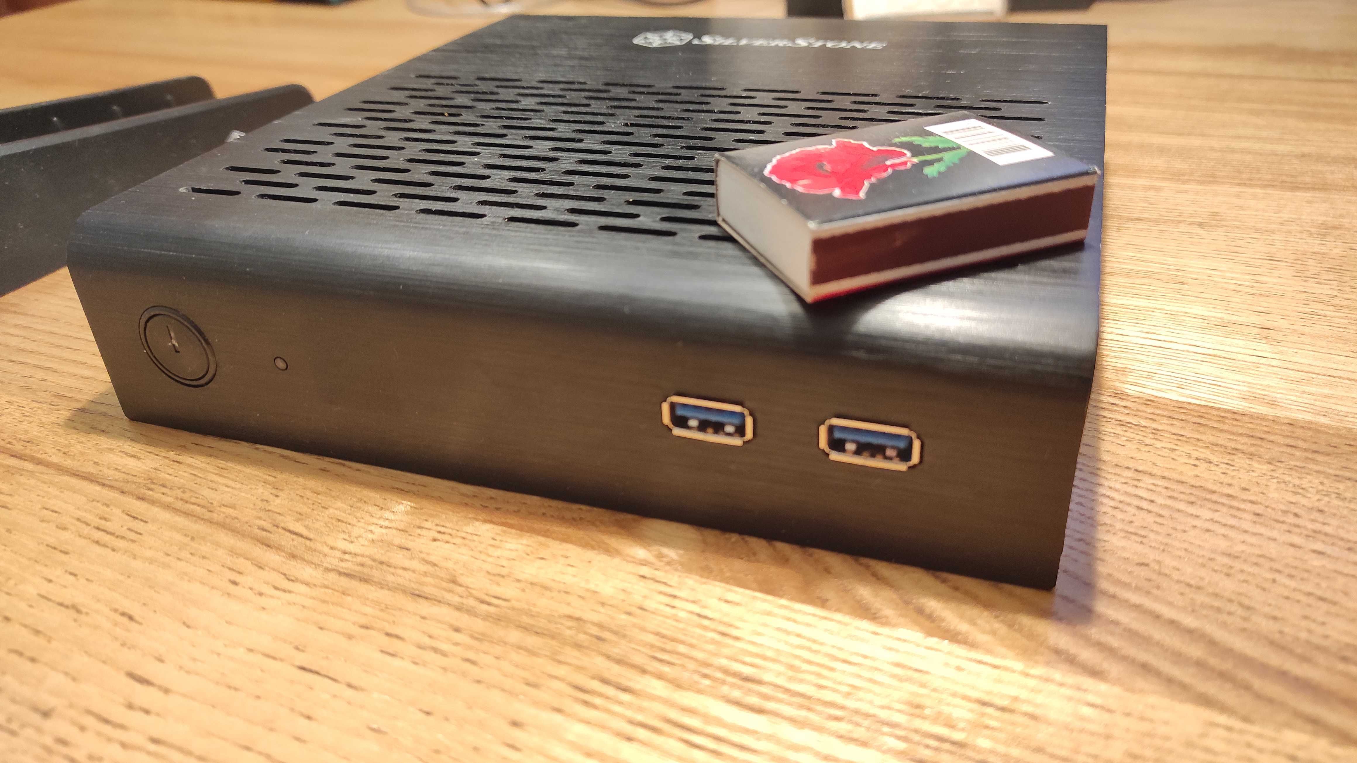 Мініатюрний корпус mini PC Thin Mini ITX SilverStone PT13 SST-PT13B