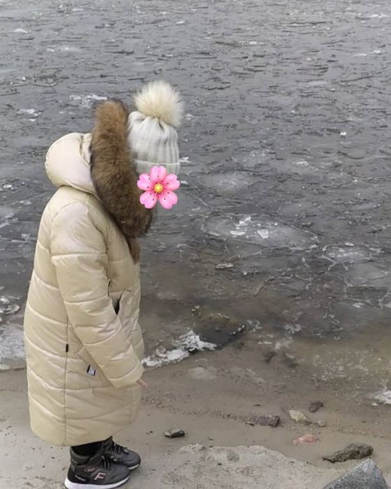 Продам зимове тепле пальто на дівчинку