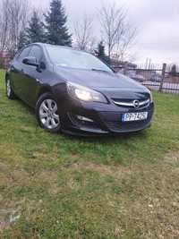 Opel Astra Bogato wyposażony Opel Astra niski przebieg zadbany 1.4 turbo Exklusiv