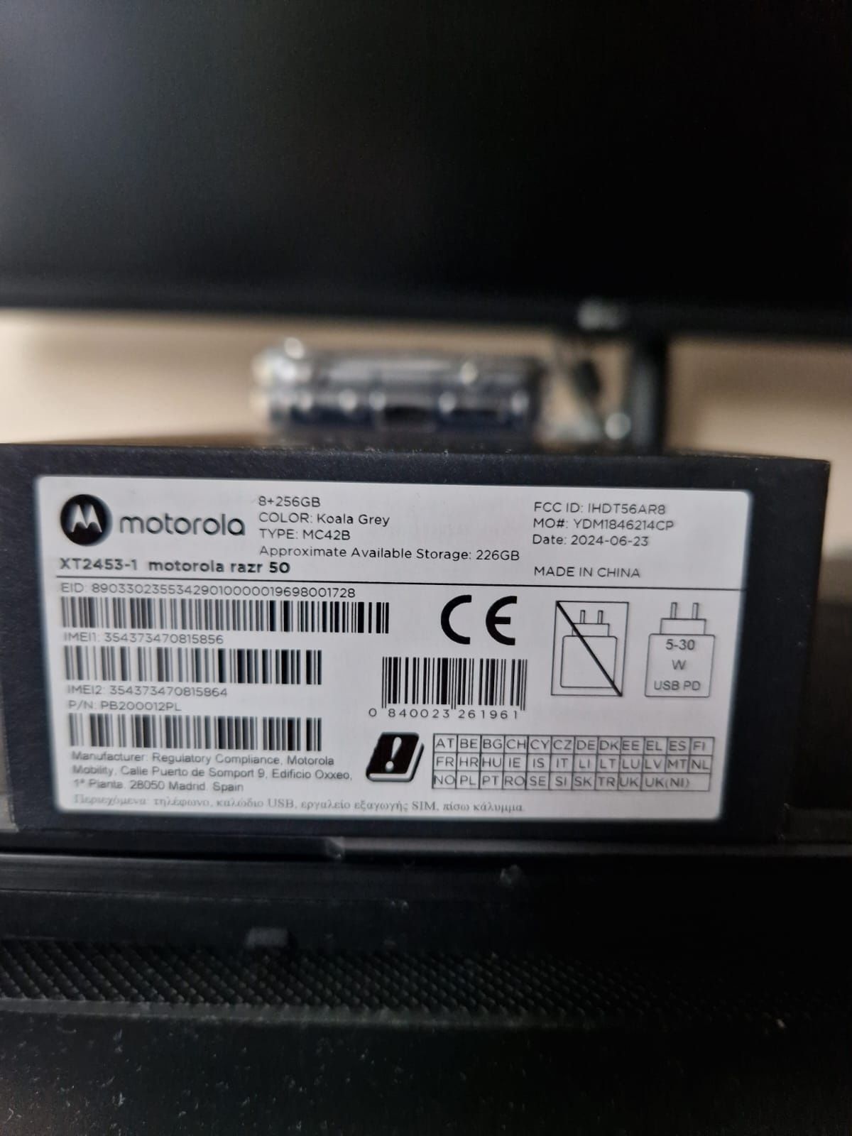 Motorola RAZR 50 8/256GB etui, kabel USB-C