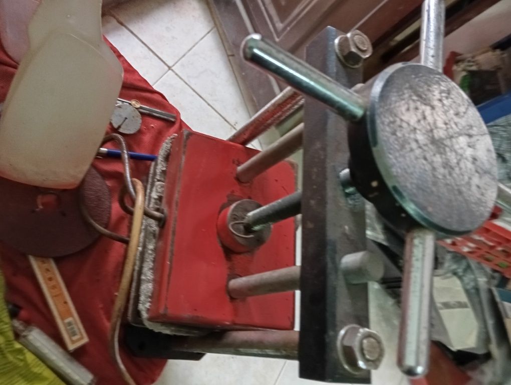 Máquina de estampar ou prensa