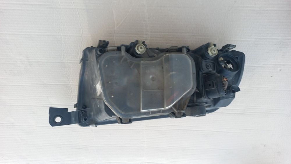 Skoda Fabia 1 99-07 reflektor lampa prawa prawy przód czarny