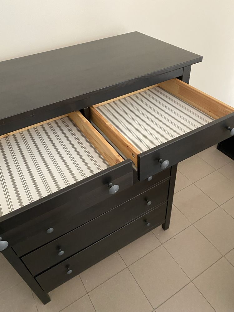 Cómoda HEMNES Ikea