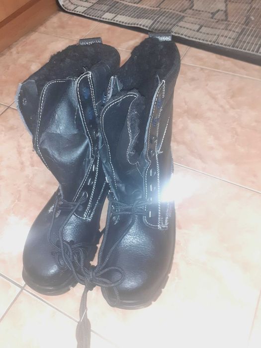 Продам зимние мужские ботинки