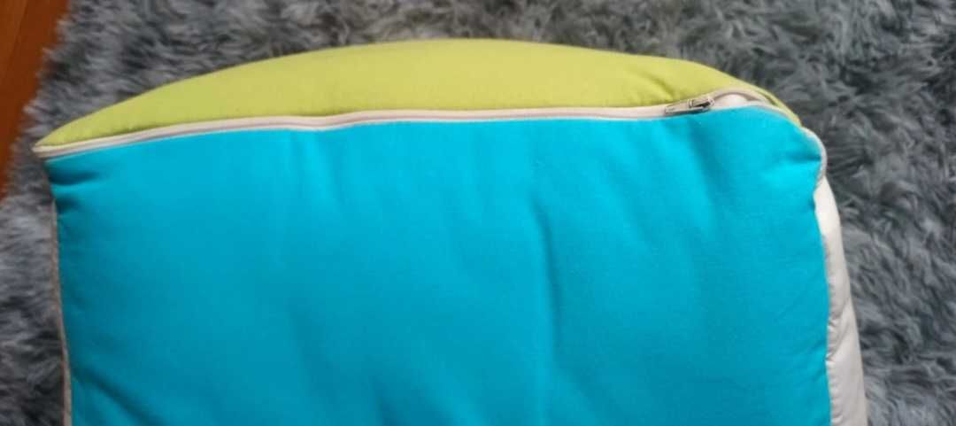 Puffs com fecho novos