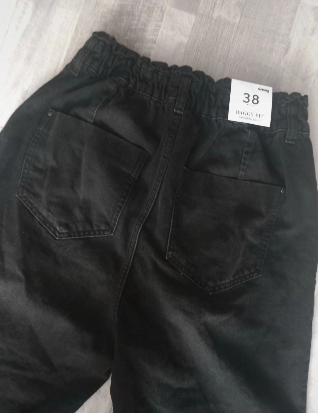 Czarne, nowe  jeansy