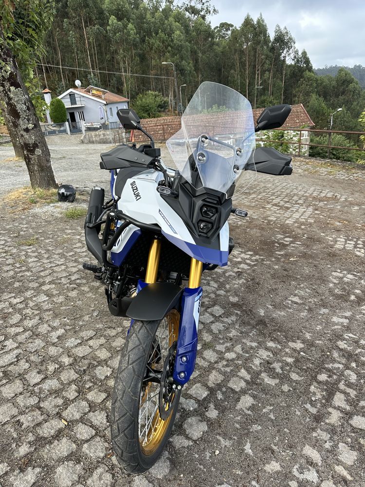 Suzuki V-Storm 800 como nova