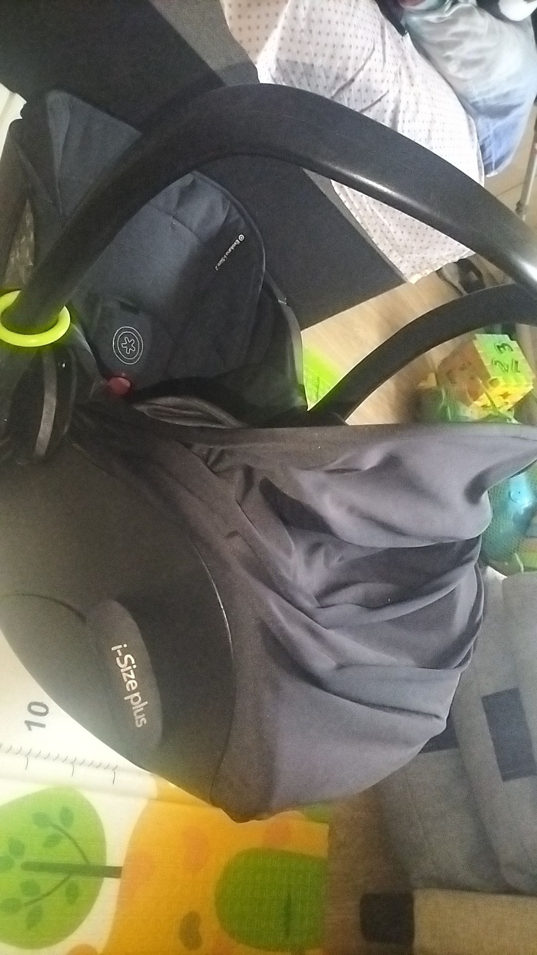 Nosidełko kiddy plus adaptery maxi cosi