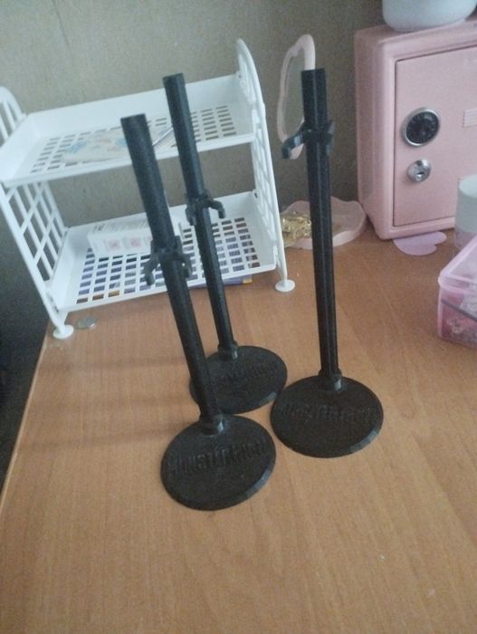 Підставки для монстр хай