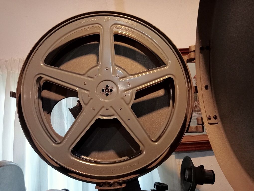 Máquina de cinema antiga anos 50