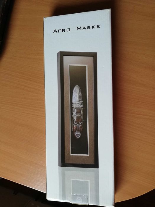 afrykańska maska w ramie drewniana rzeźbiona w czarnej ramce obraz