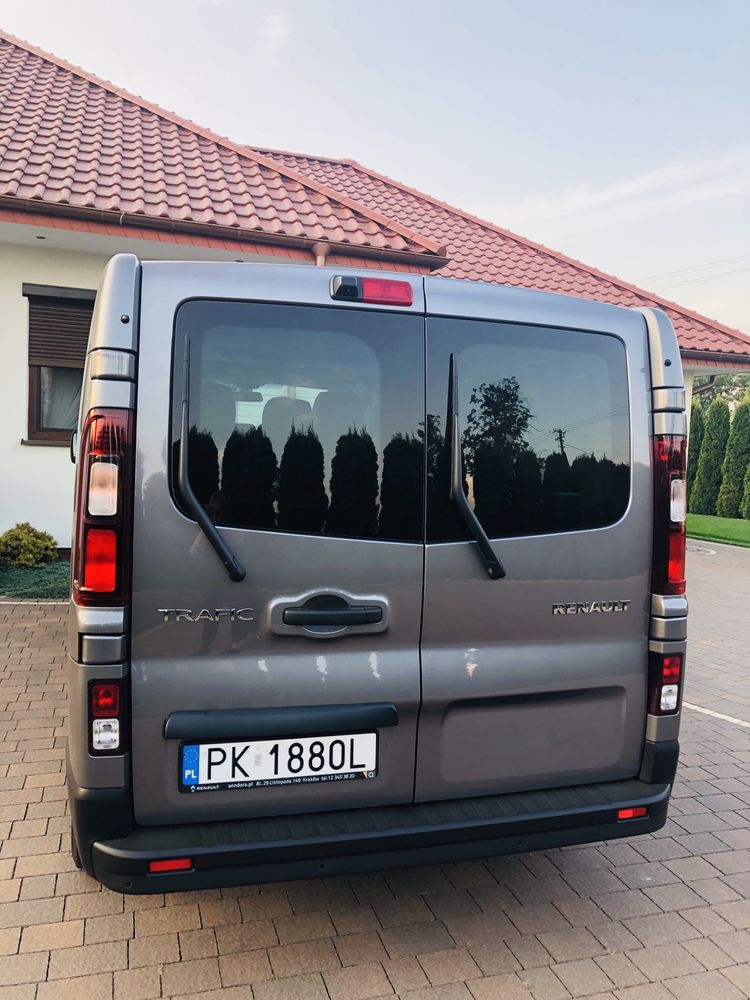 Bus 9 osobowy Renault Trafic Koło Turek Konin wypożyczalnia