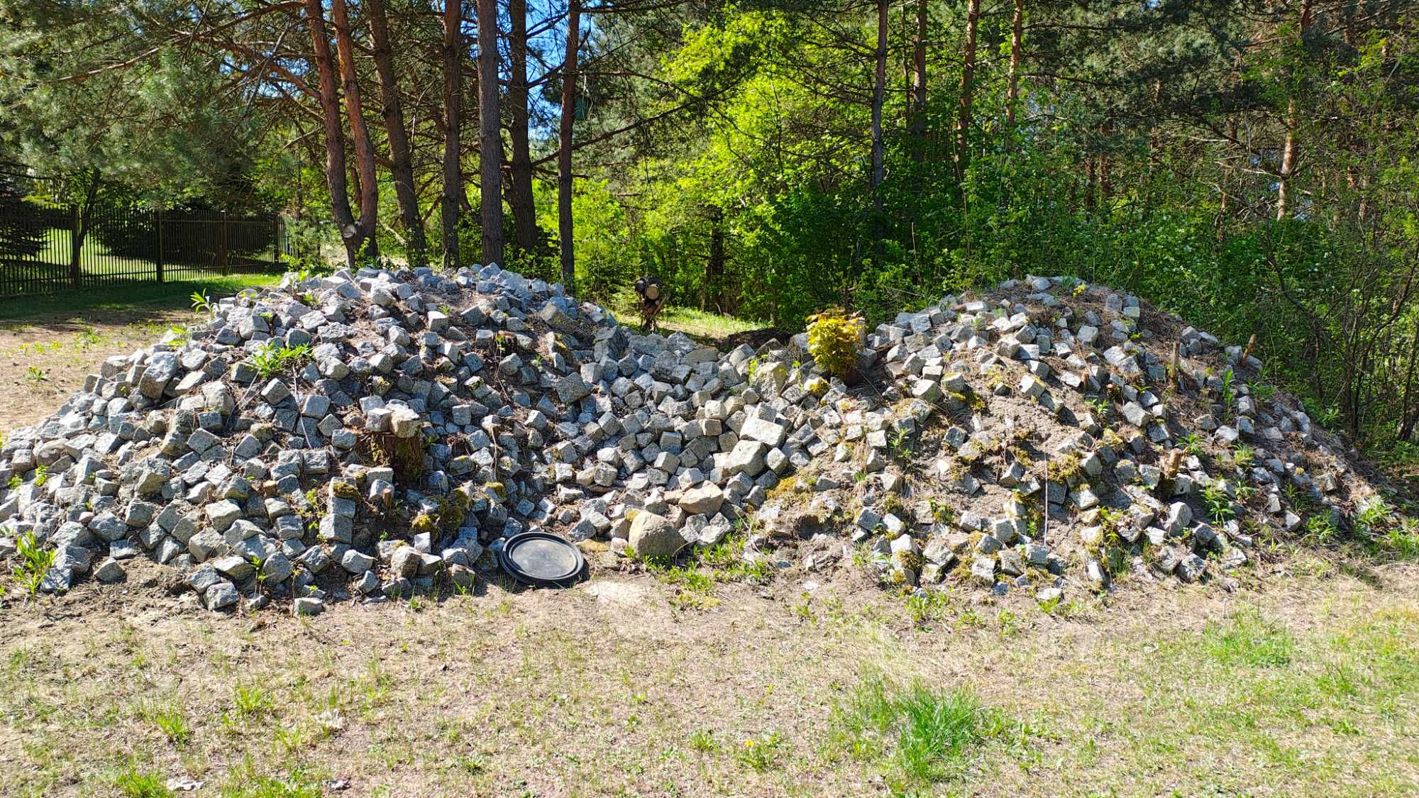 Kostka granitowa drogowa ze starej drogi, około 40 ton