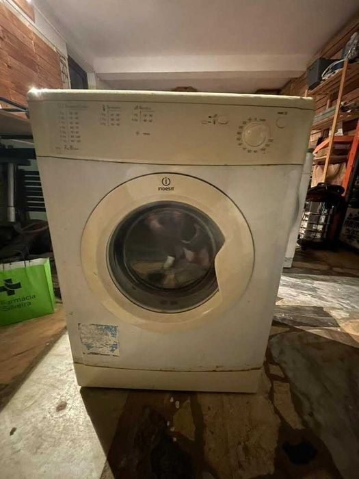 Máquina de secar roupa INDESIT