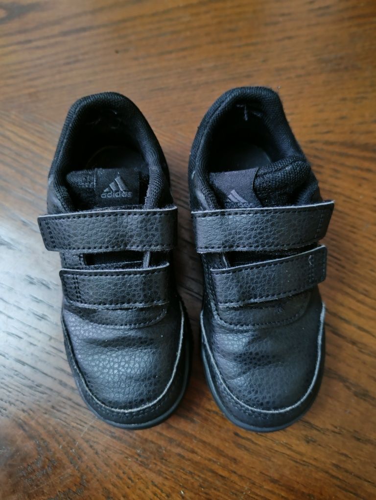 Продам дитячі кросівки фірми Adidas.