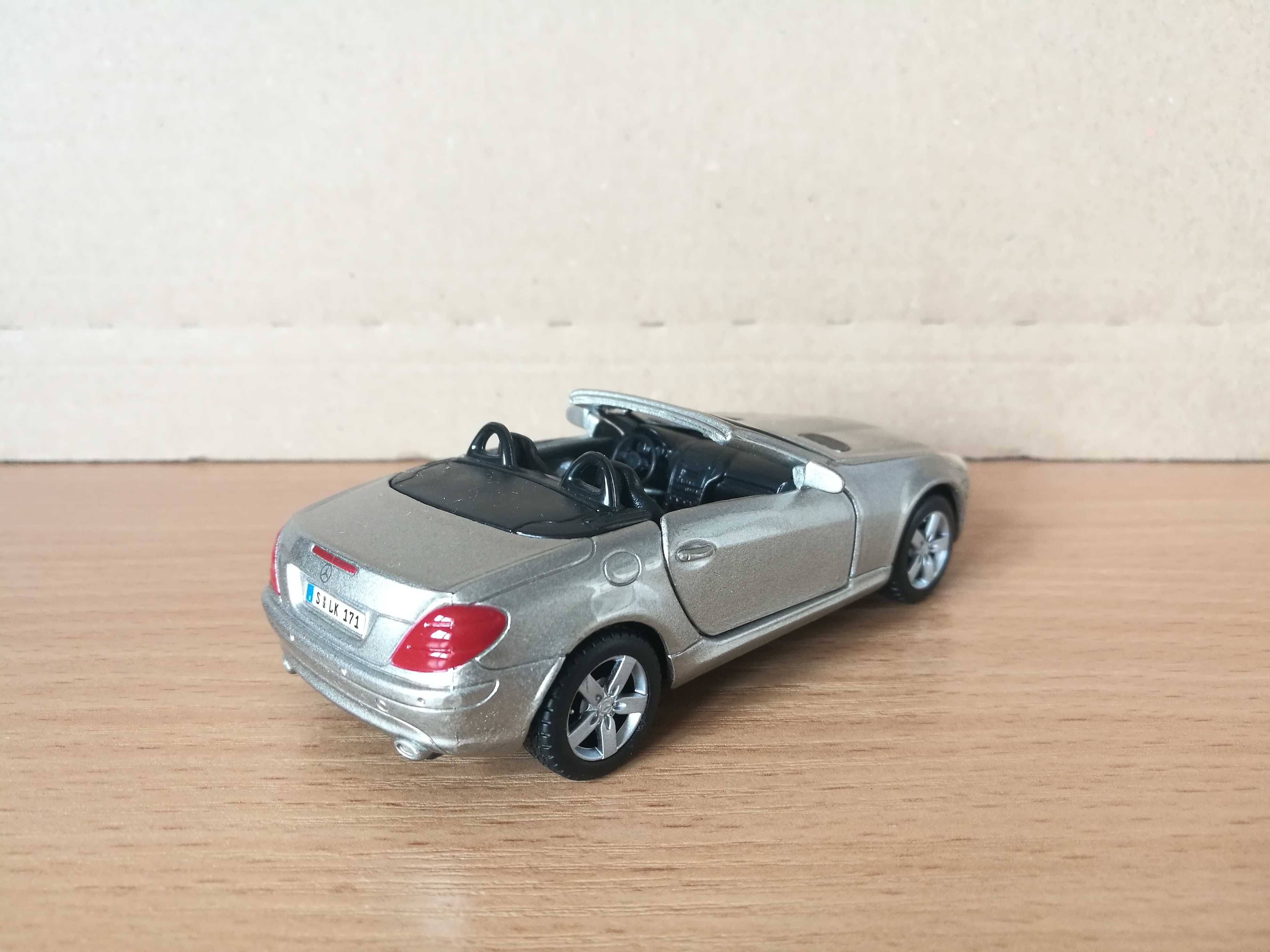 1/37 Maisto Mercedes-Benz SLK