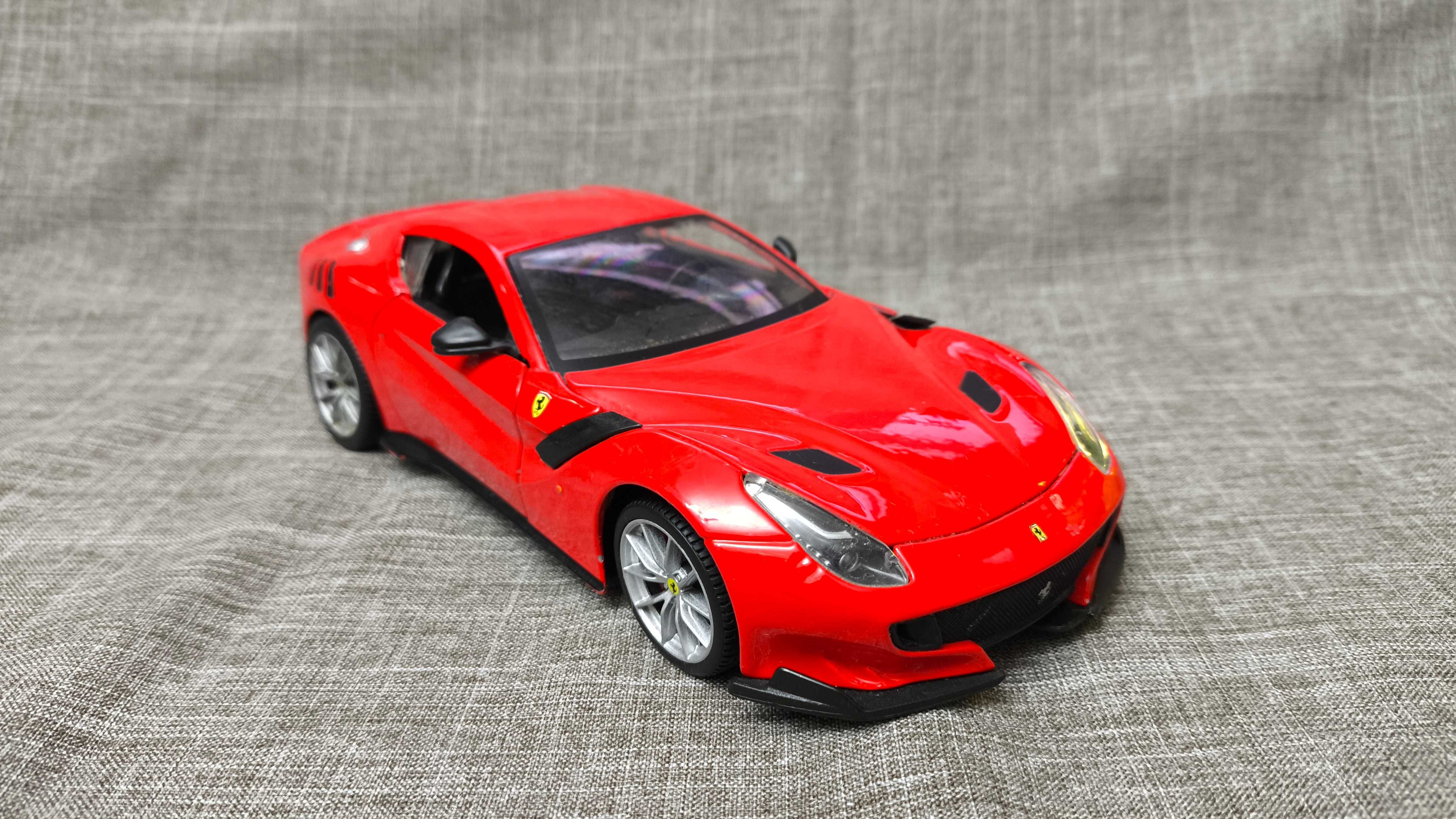 Модель Ferrari F12tdf 1/24 Bburago