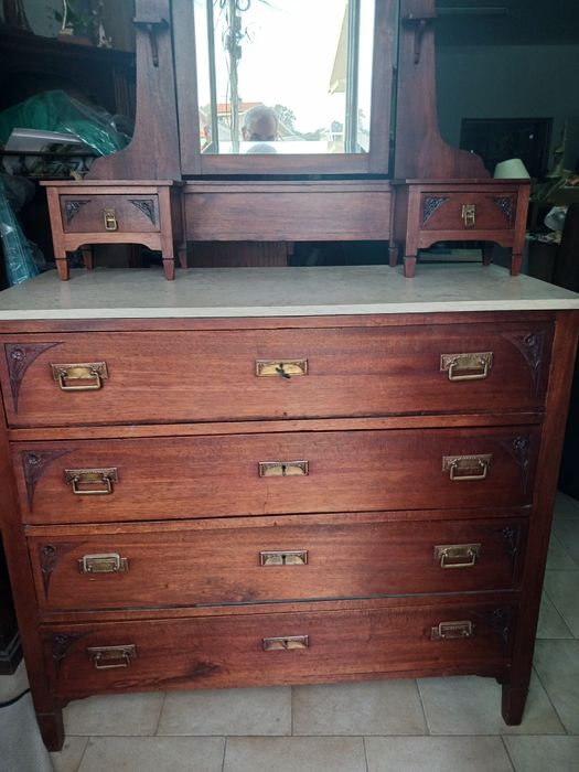 Cómoda  com espelho