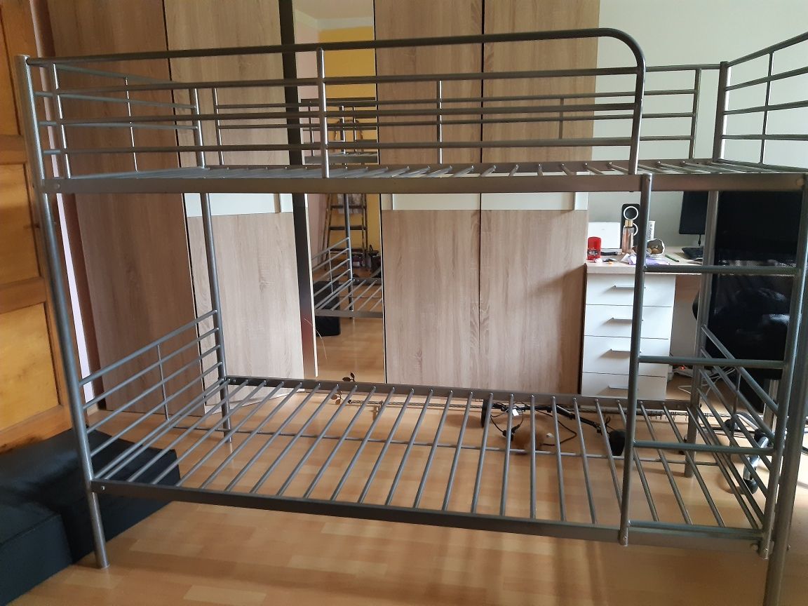 Łóżko piętrowe metalowe