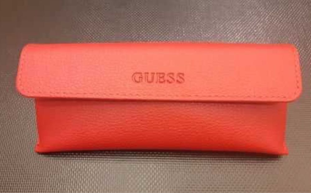 Óculos Guess com lentes progressivas